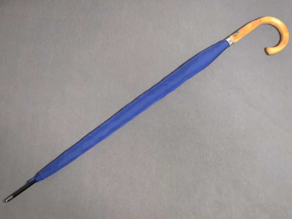 青い傘