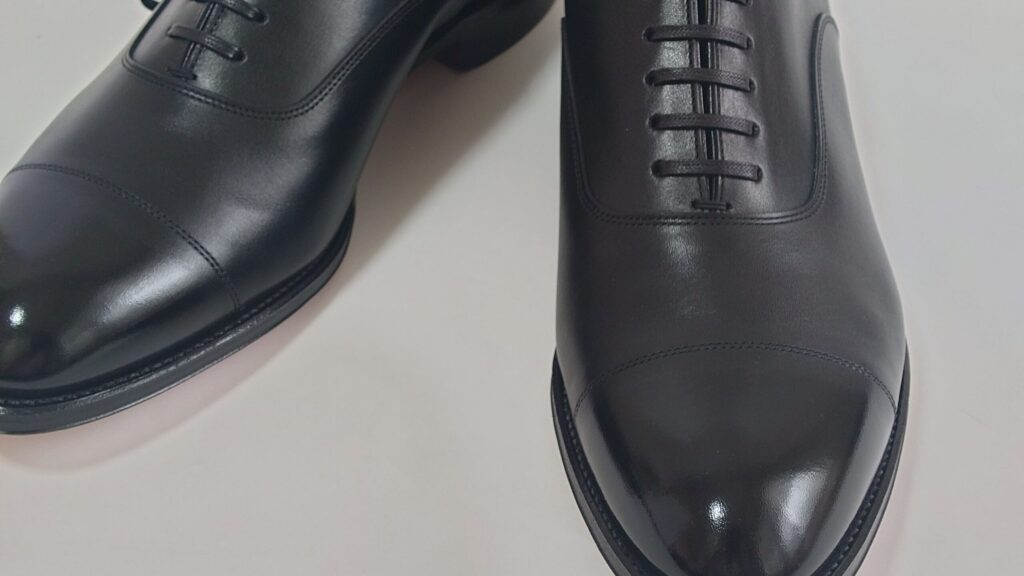 革靴のつま先