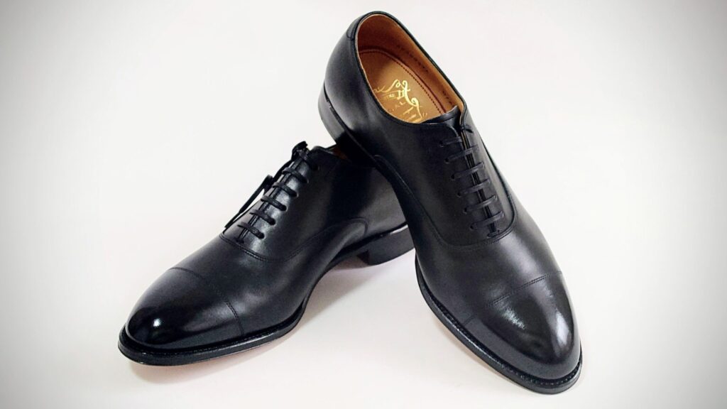 黒い革靴