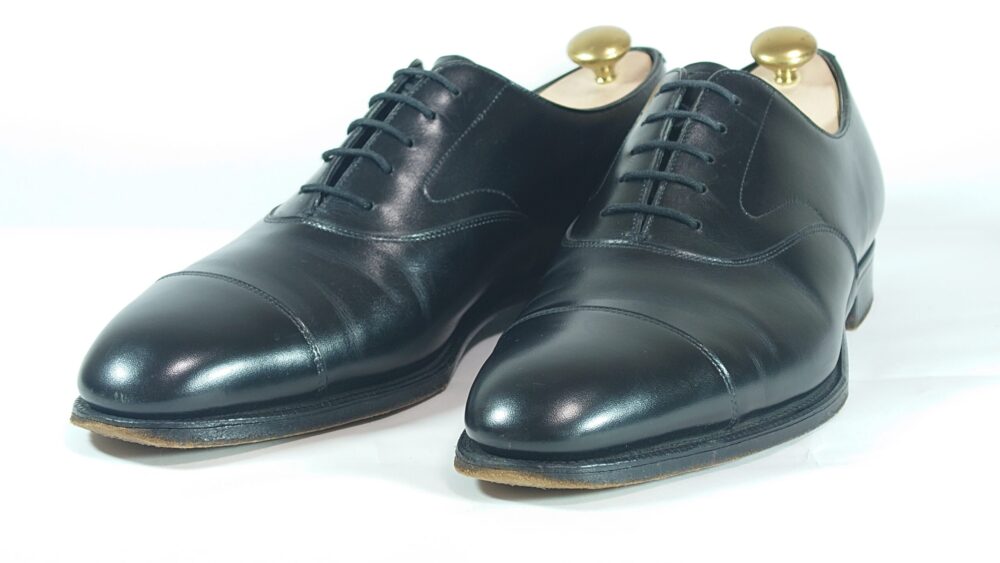 ストレートチップの革靴