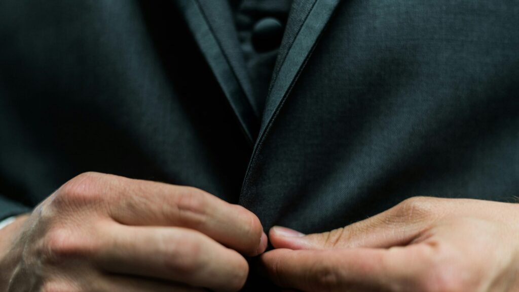 ボタンを留める