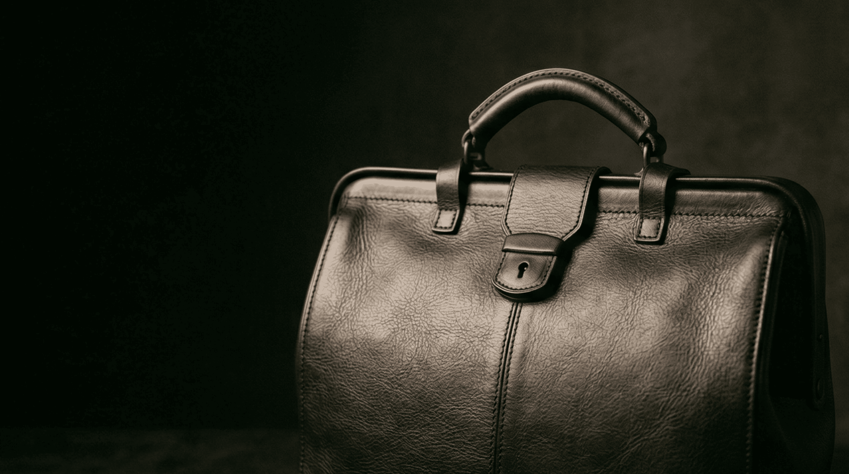 黒いダレスバッグ