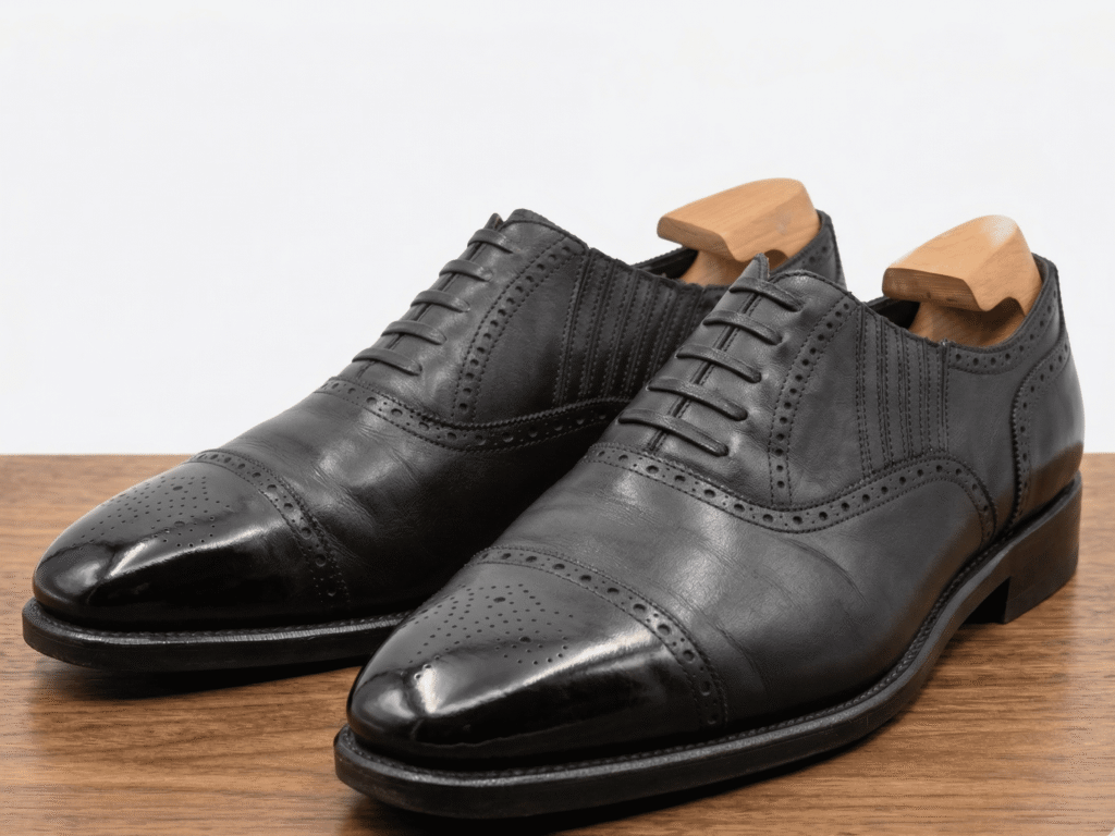 良く磨いた黒い革靴