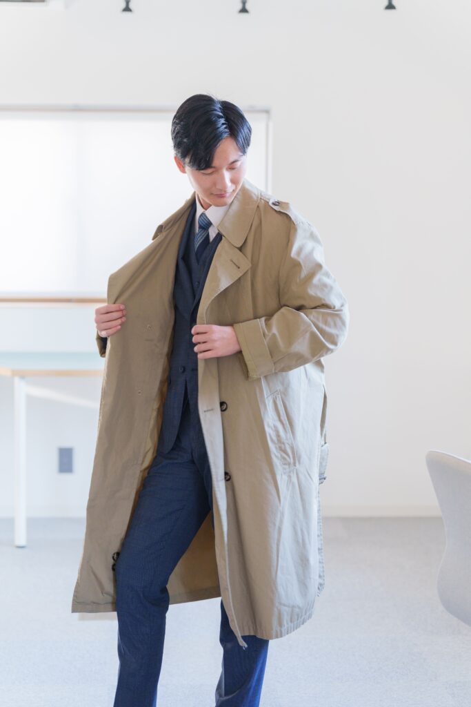 トレンチコートを着たビジネスマン