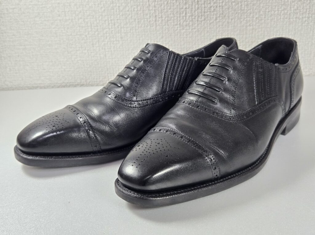 黒いスムースレザーのレイジーマンシューズ