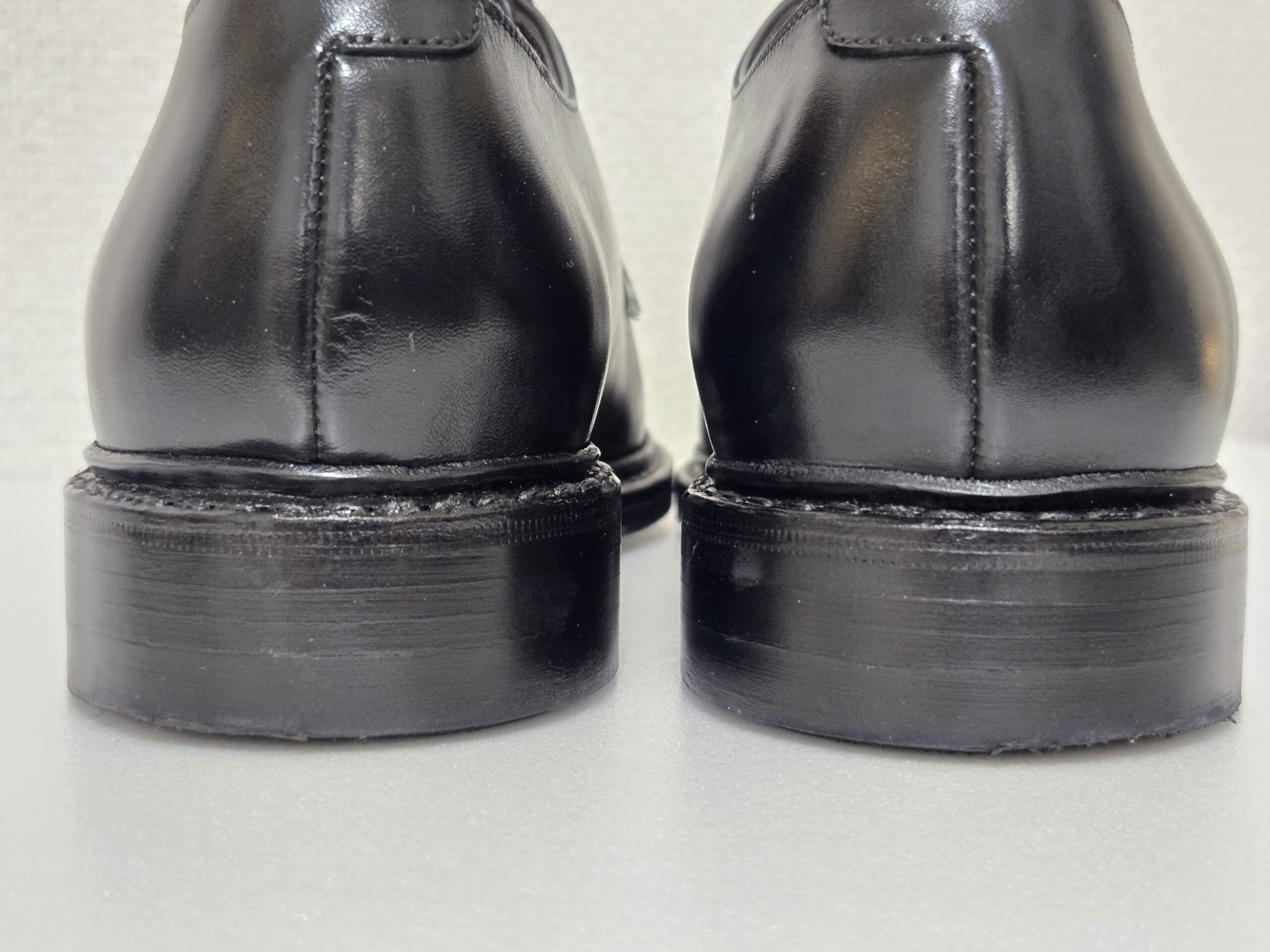 かかと（両足・後ろから）