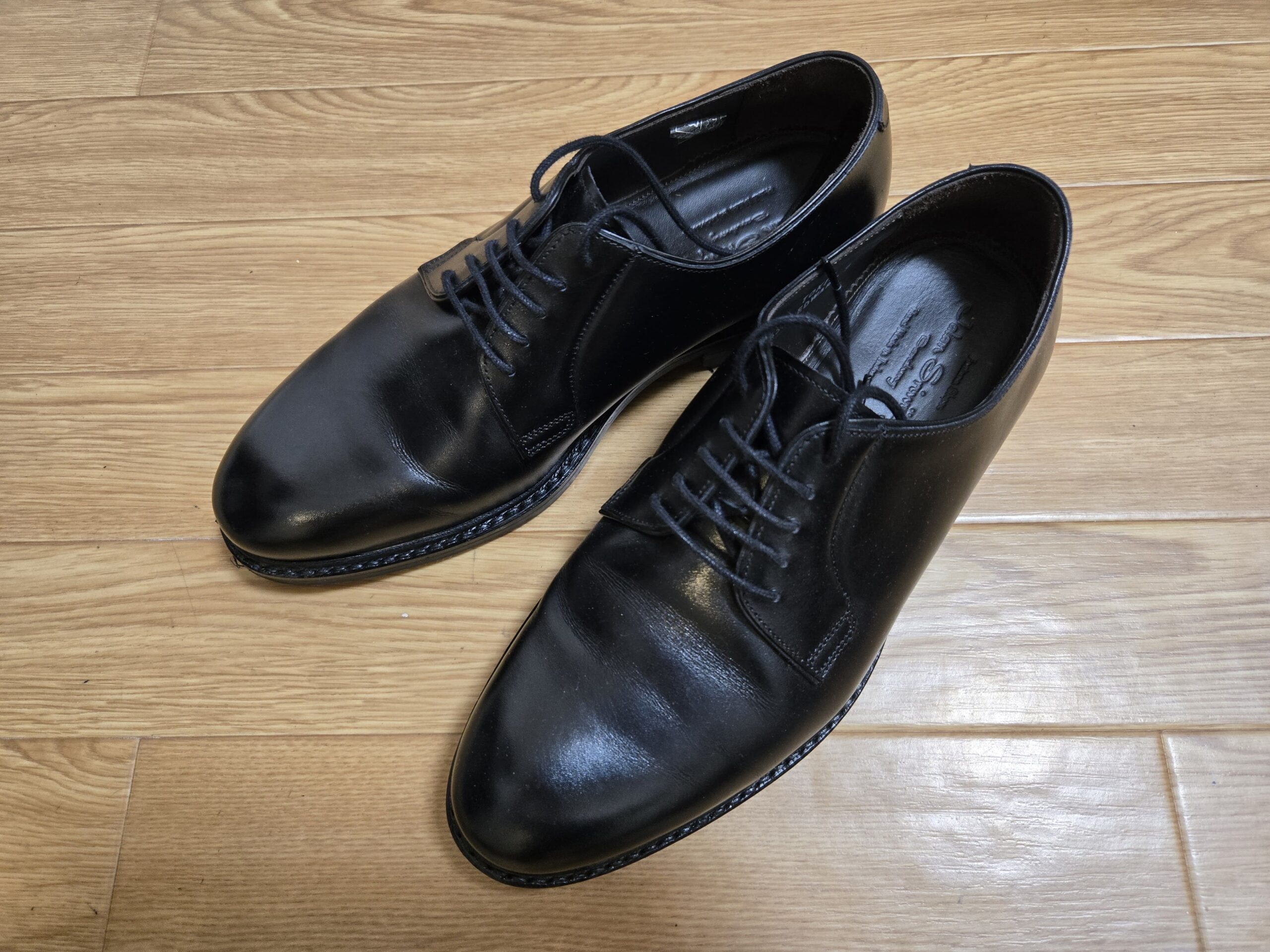 メルカリ出品でNGな写真の例（生活感のある背景・暗い）