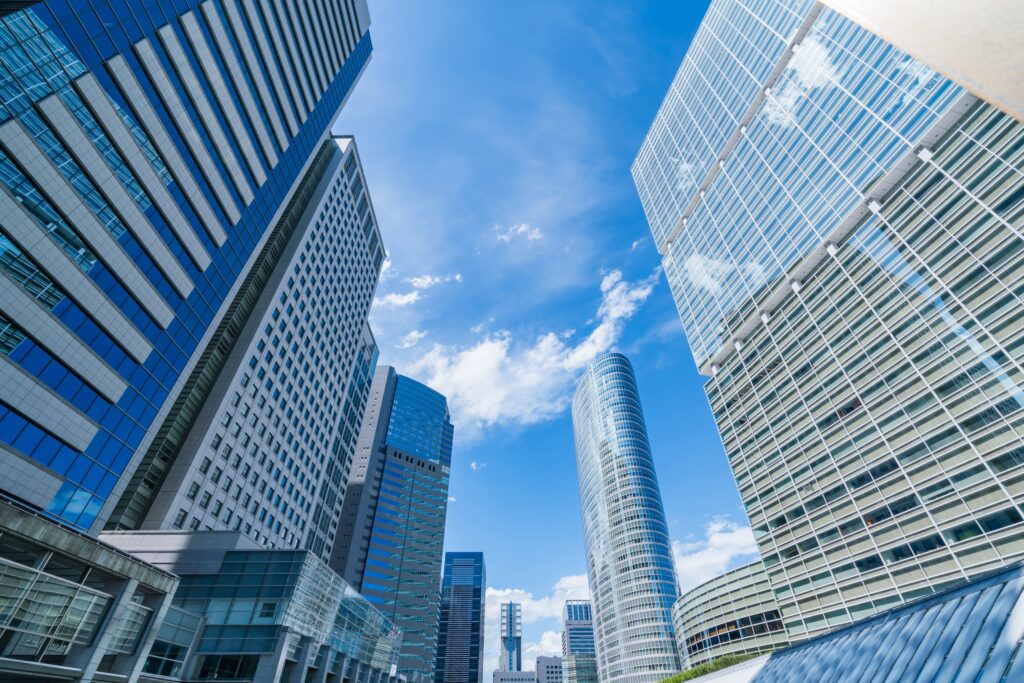 夏のオフィス街