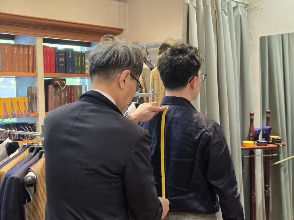 採寸の様子