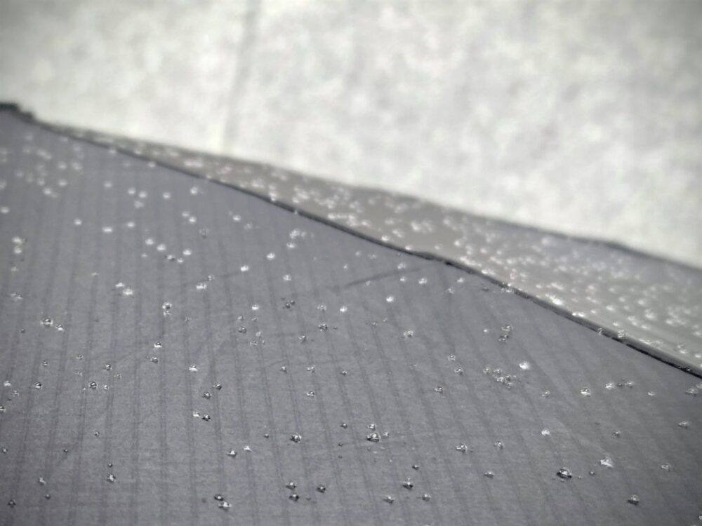 小雨の水滴を弾くWpc. GO009の生地